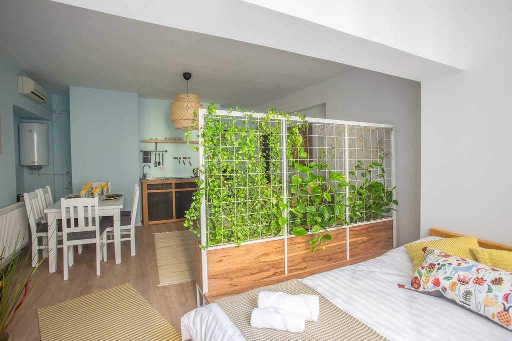 Central Garden By Urbanesq Bucarest Extérieur photo