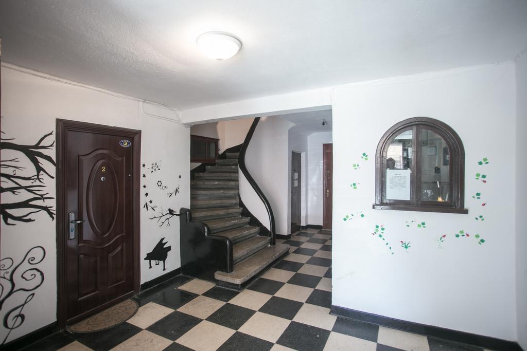 Central Garden By Urbanesq Bucarest Extérieur photo