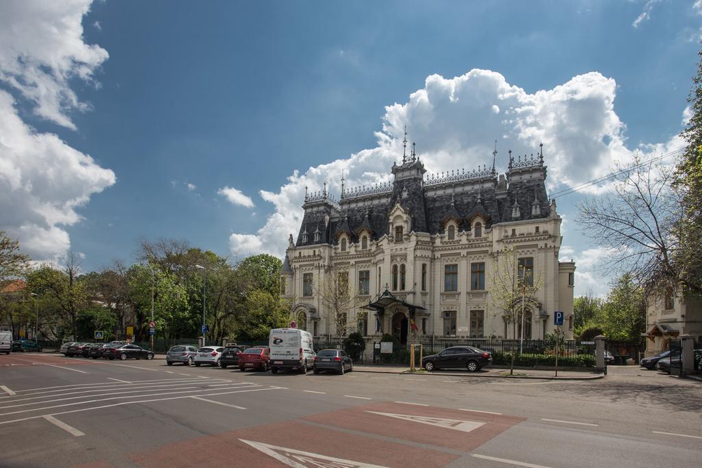 Central Garden By Urbanesq Bucarest Extérieur photo